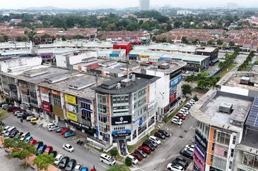 Bangi Sentral Corner Lot Prime Location for Investment 5 Floors with Lift