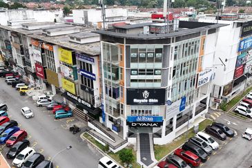 Bangi Sentral Corner Lot Prime Location for Investment 5 Floors with Lift