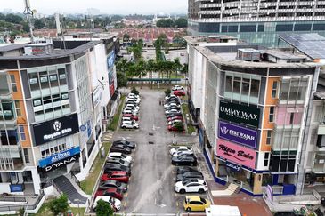 Bangi Sentral Corner Lot Prime Location for Investment 5 Floors with Lift