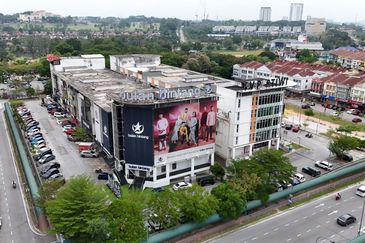 Bangi Sentral Corner Lot Prime Location for Investment 5 Floors with Lift