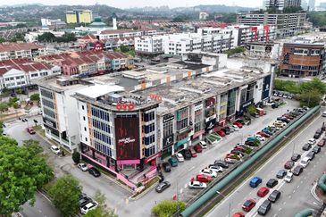 Bangi Sentral Corner Lot Prime Location for Investment 5 Floors with Lift