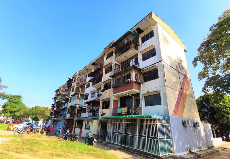 [Tingkat 2 + 750 sqft] Apartment Seksyen 24, Shah 