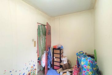 [Tingkat 2 + 750 sqft] Apartment Seksyen 24, Shah 