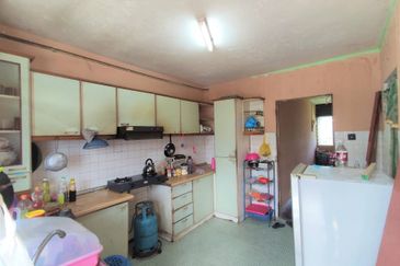 [Tingkat 2 + 750 sqft] Apartment Seksyen 24, Shah 