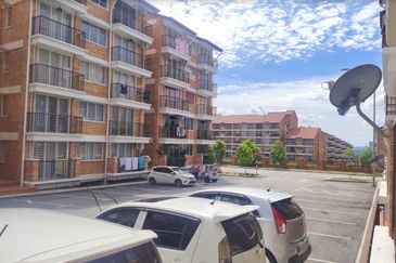 Villa Residence @ Goodview Heights