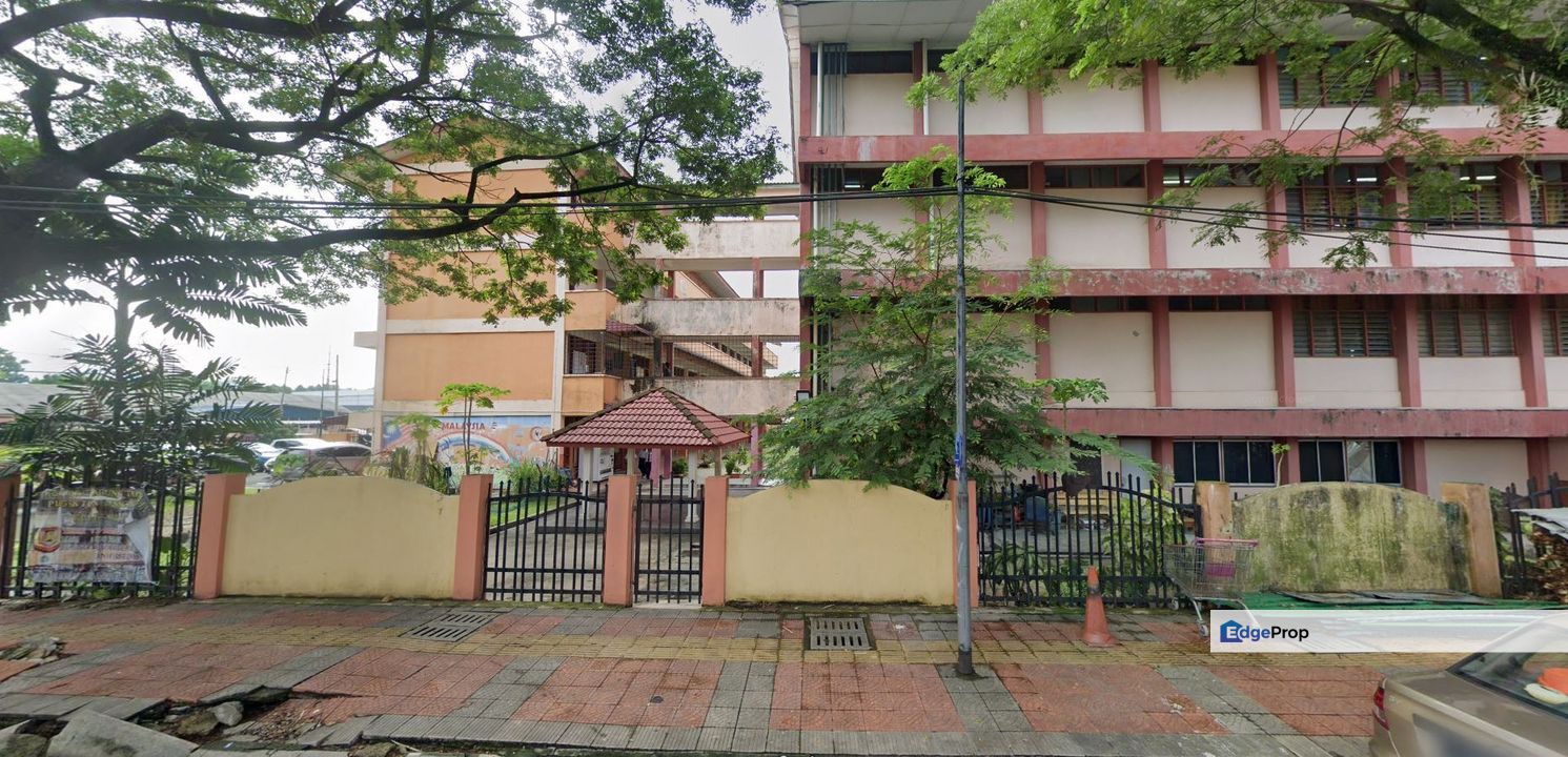 Tanah Lot Bungalow Kampung Pandan Kuala Lumpur near Tesco Ampang & MRT, Kuala Lumpur, Kampung Pandan