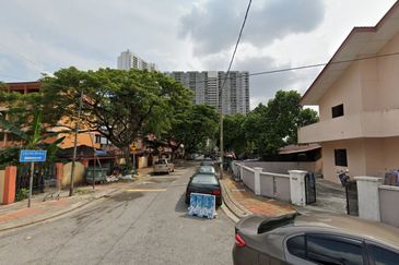 Tanah Lot Bungalow Kampung Pandan Kuala Lumpur near Tesco Ampang & MRT