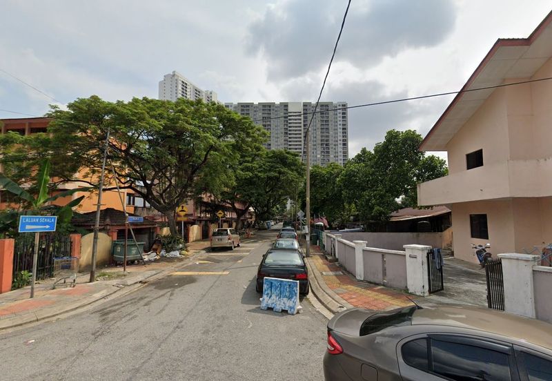 Tanah Lot Bungalow Kampung Pandan Kuala Lumpur near Tesco Ampang & MRT