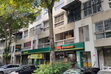 Apartment Suria Damansara Damai atas Speedmart nr MRT dan PLUS Highway