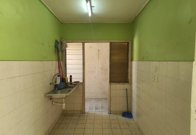 Apartment Suria Damansara Damai atas Speedmart nr MRT dan PLUS Highway