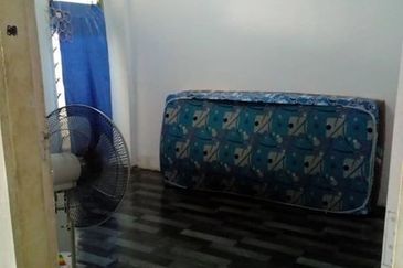 Flat Desa Mentari Blok 5