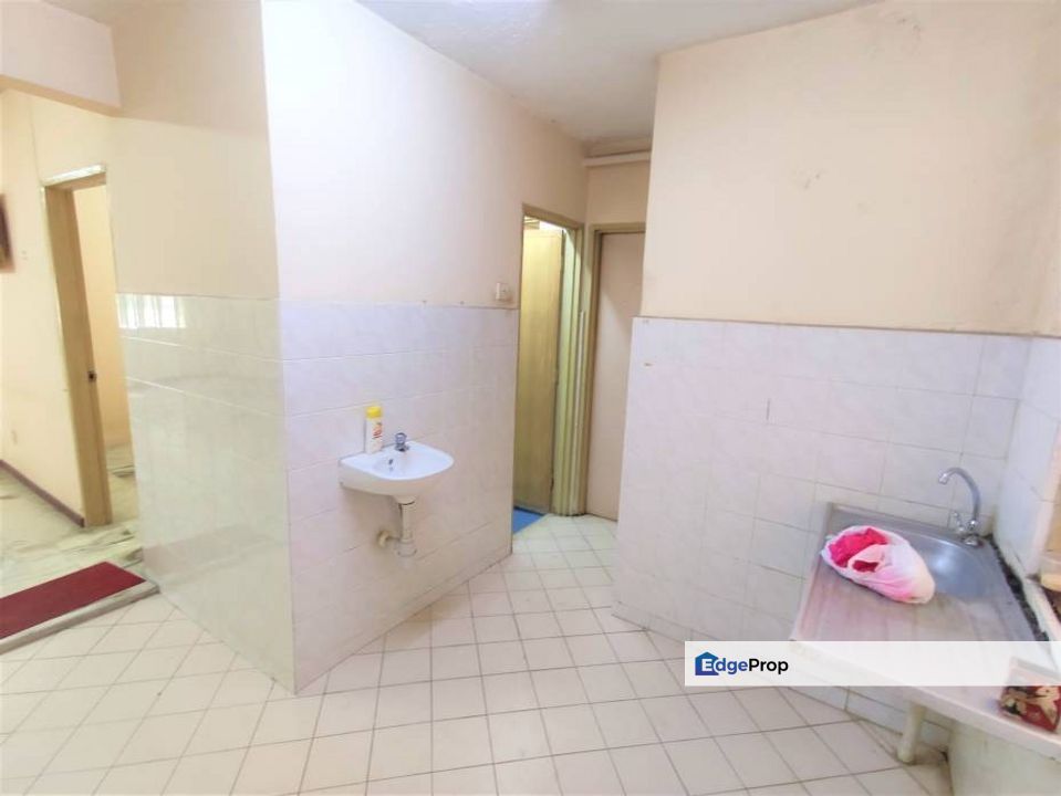 Flat Pkns Seksyen 7, Shah Alam Lrt 3 Uitm, Selangor, Shah Alam