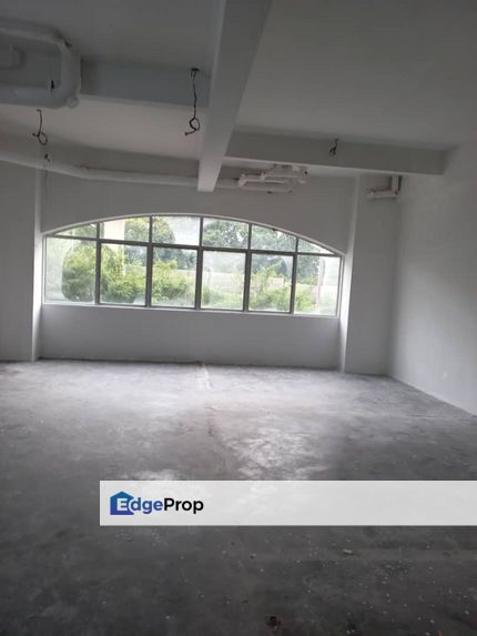[LRT LEMBAH SUBANG] Shop office in D'Aman Crimson Condo, Ara Damansara, Selangor, Petaling Jaya