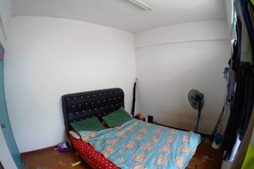 Dahlia Apartment, Putra Perdana