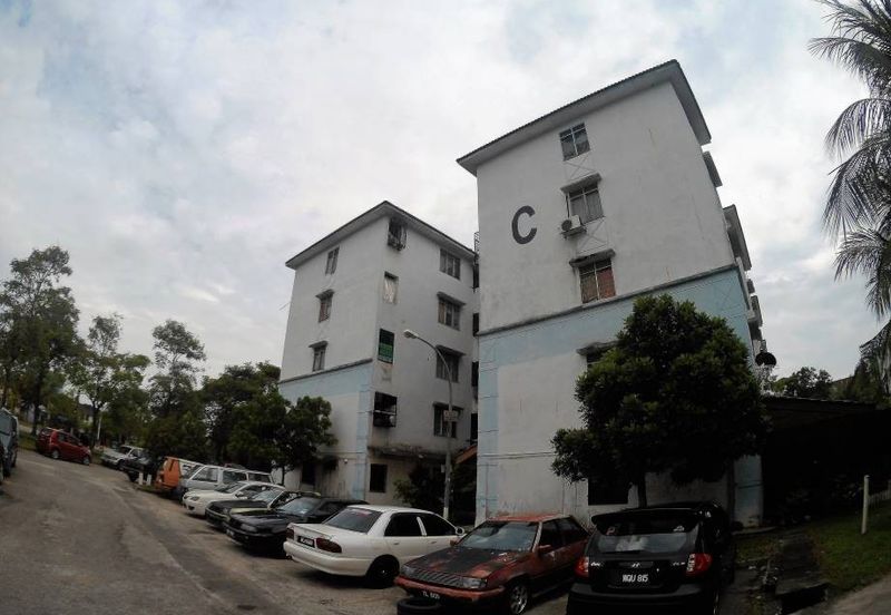 Dahlia Apartment, Putra Perdana