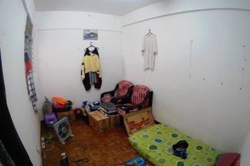 Dahlia Apartment, Putra Perdana