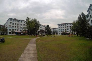 Dahlia Apartment, Putra Perdana