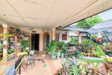 Pulau Indah ( Pulau Lumut )