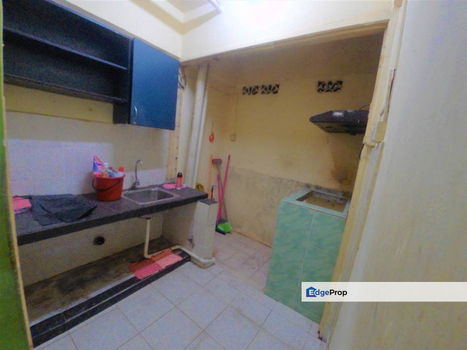Spring Court Apartment Taman Mas Puchong Prima LRT Lift Koi, Selangor, Puchong