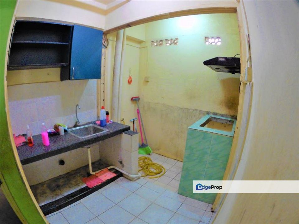 Spring Court Service Apartment Taman Mas Puchong Prima LRT Lift Koi, Selangor, Puchong