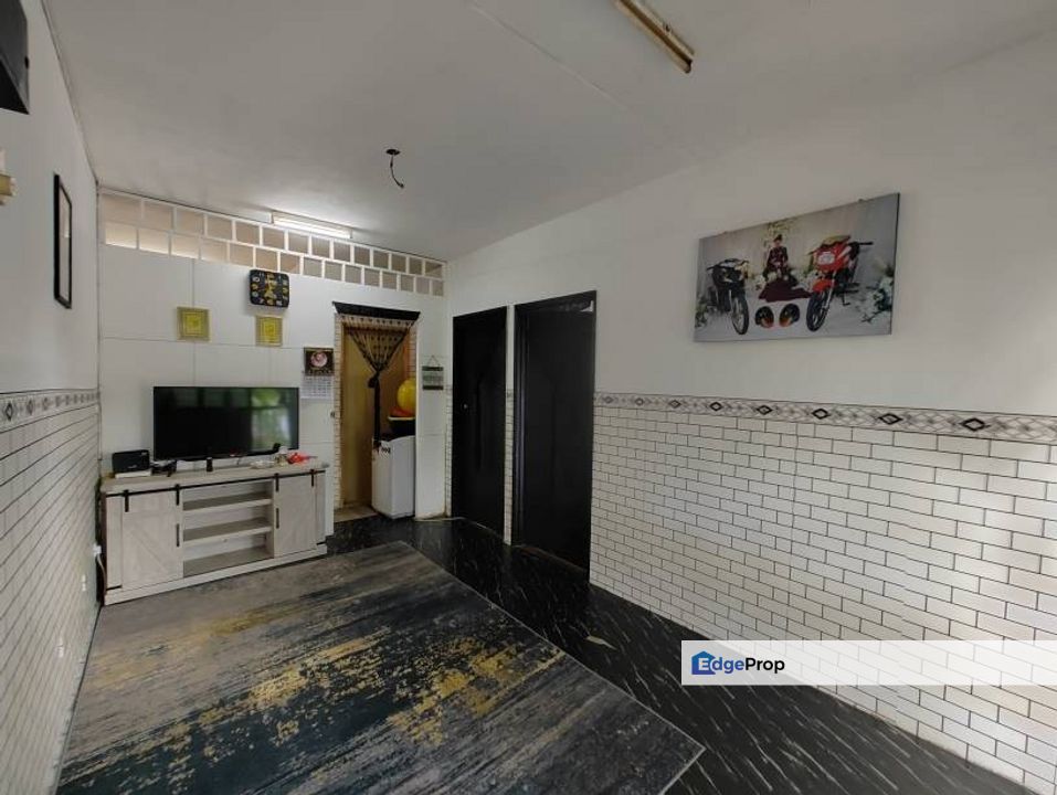 [NEAR LRT] Flat Proton, Taman Bunga Negara, Seksyen 27, Shah Alam, Selangor, Shah Alam