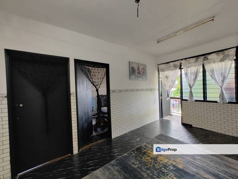 [NEAR LRT] Flat Proton, Taman Bunga Negara, Seksyen 27, Shah Alam, Selangor, Shah Alam