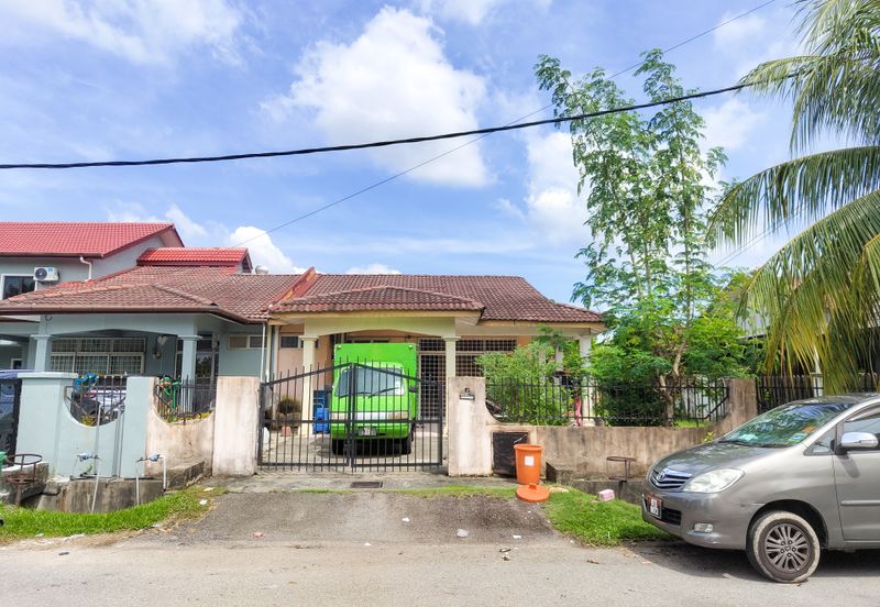 Taman Seroja, Bandar Baru Salak Tinggi