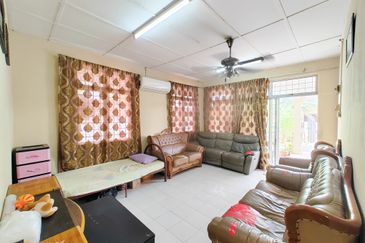 Taman Seroja, Bandar Baru Salak Tinggi