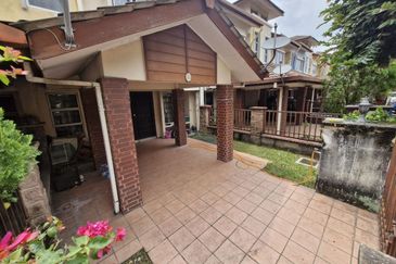 [FACING OPEN+MURAH] Double Storey Bukit Jelutong ,Seksyen U8 Shah Alam