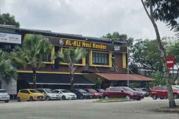 [FACING OPEN+MURAH] Double Storey Bukit Jelutong ,Seksyen U8 Shah Alam