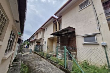 [FACING OPEN+MURAH] Double Storey Bukit Jelutong ,Seksyen U8 Shah Alam