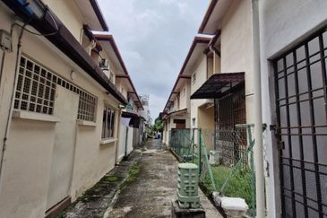[FACING OPEN+MURAH] Double Storey Bukit Jelutong ,Seksyen U8 Shah Alam