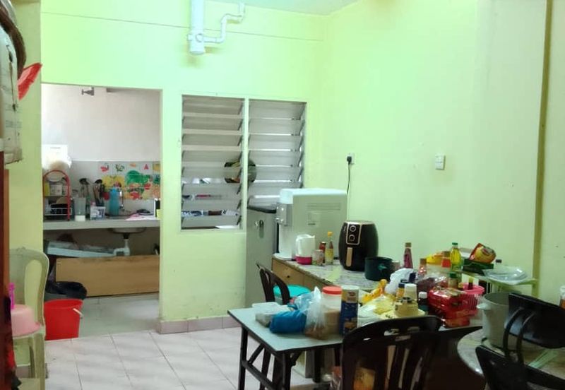 Puchong Utama Court 1 Flat