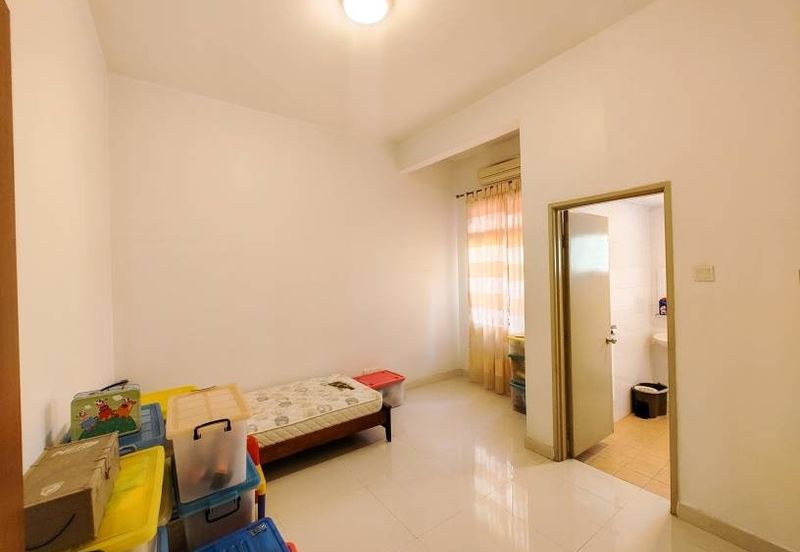 Canal Gardens, Kota Kemuning