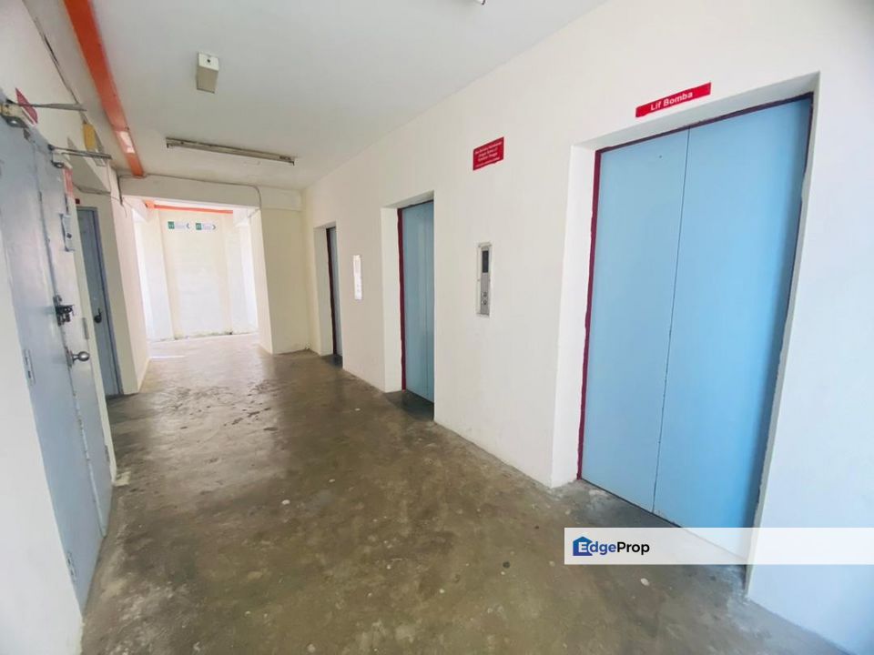 Desaminium Flora Apartment. Taman Desaminium, Seri Kembangan, Selangor, Puchong South