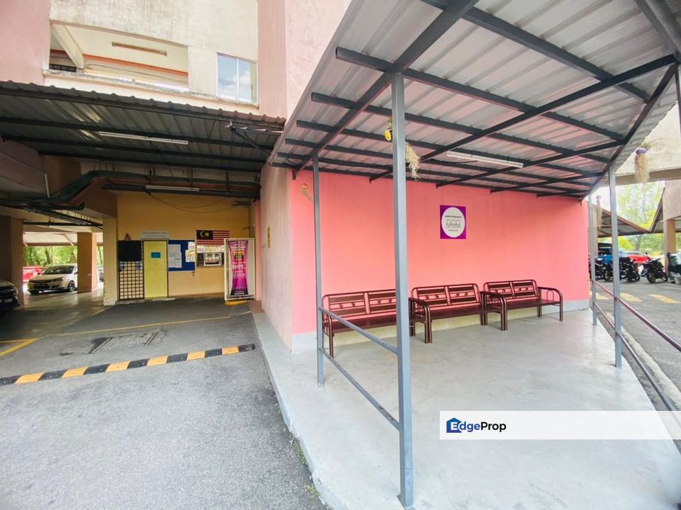 Desaminium Flora Apartment. Taman Desaminium, Seri Kembangan, Selangor, Puchong South