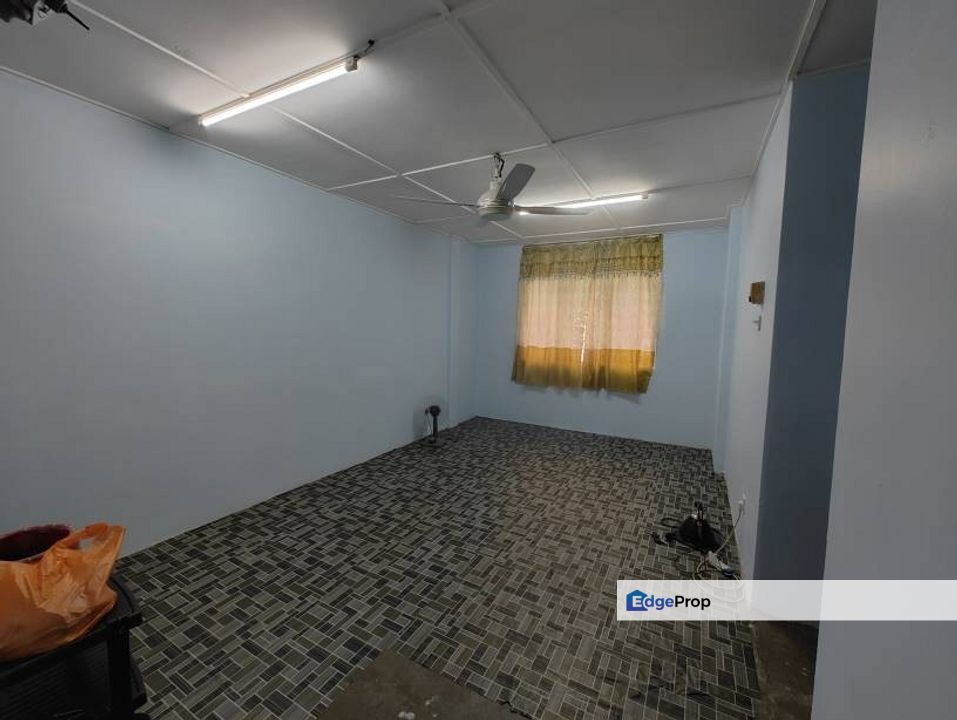 Renovated Unit Taman Sri Sentosa, Old Klang Road, Kuala Lumpur top flr, Kuala Lumpur, Jalan Klang Lama (Old Klang Road)