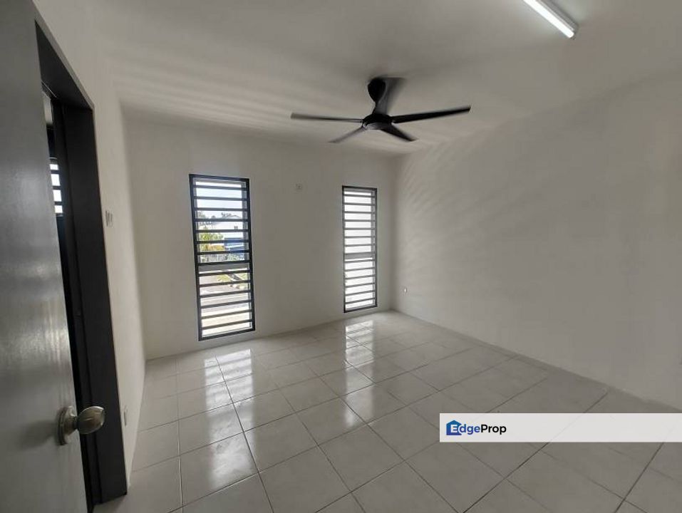 Rumah Baru Teres 2 Tingkat Bandar Mahkota Banting Sewa, Selangor, Banting