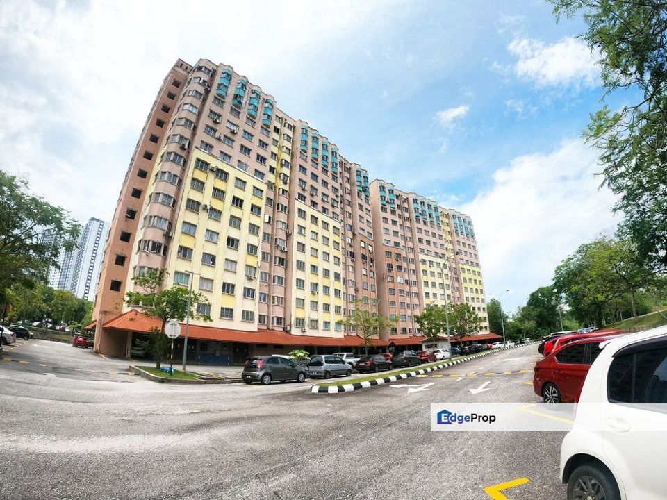 Desaminium Flora Apartment. Taman Desaminium, Seri Kembangan, Selangor, Puchong South