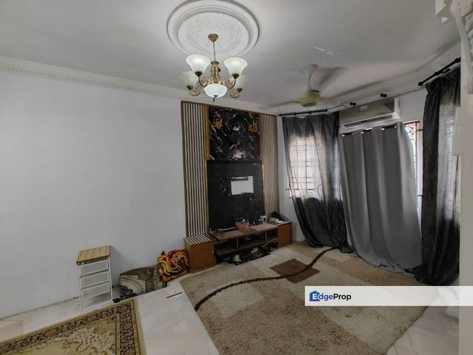 Desaminium Flora Apartment. Taman Desaminium, Seri Kembangan, Selangor, Puchong South