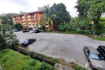 Flat PKNS @ Seksyen 6