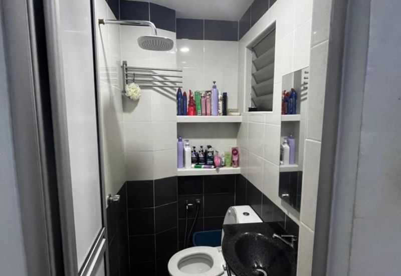 Residensi Bistaria, Ukay Bistari