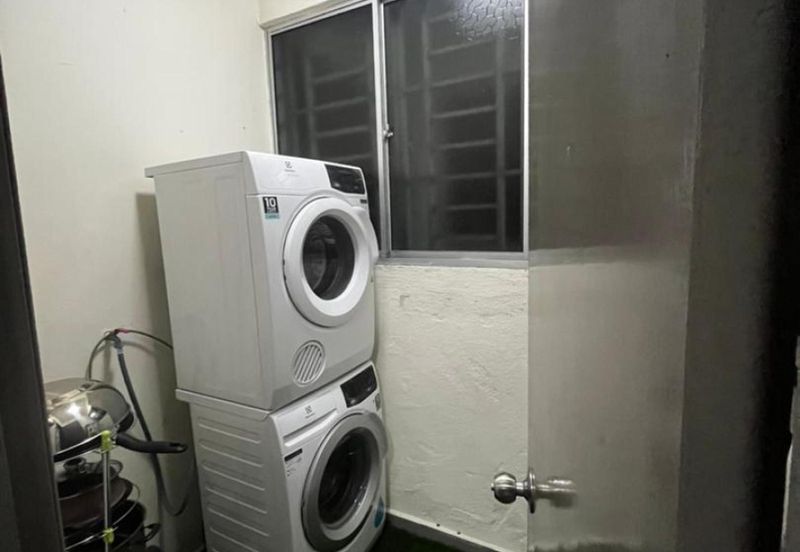 Residensi Bistaria, Ukay Bistari