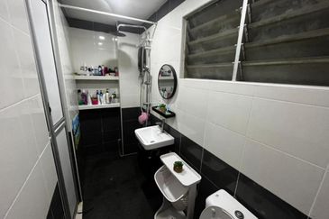 Residensi Bistaria, Ukay Bistari