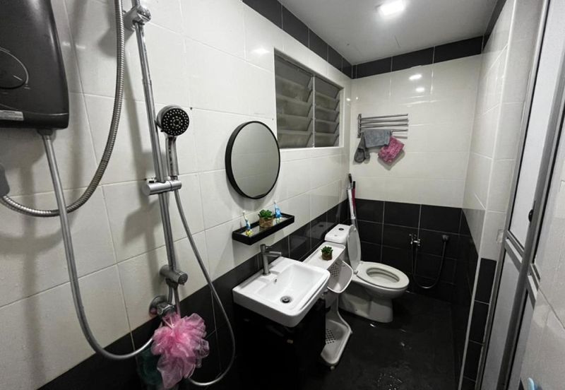 Residensi Bistaria, Ukay Bistari