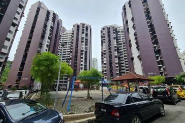 Kondo Rakyat (Desa Pantai Flat)