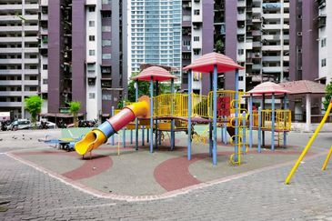 Kondo Rakyat (Desa Pantai Flat)