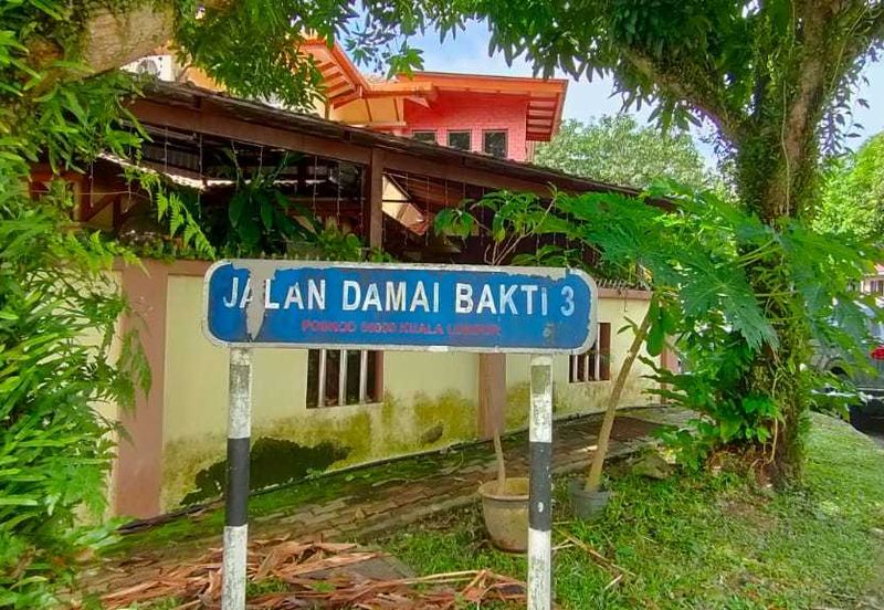 Jalan Damai Bakti 3