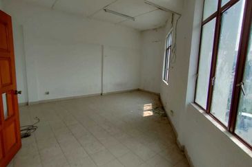 3 Storey Corner Shop Office