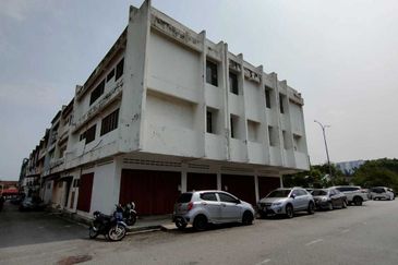 3 Storey Corner Shop Office